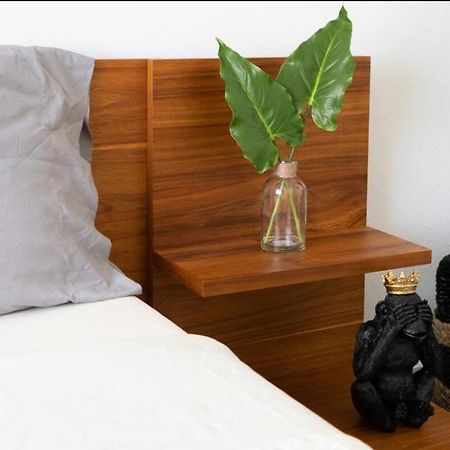 Newely Remodeled Apartment Only 1 Min To The Beach! Маями Бийч Екстериор снимка