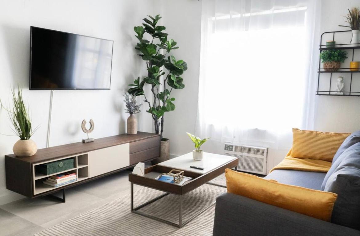 Newely Remodeled Apartment Only 1 Min To The Beach! Маями Бийч Екстериор снимка